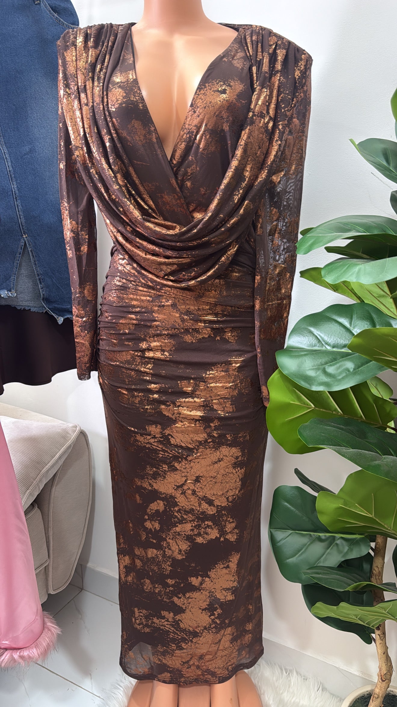 Silquee – Vestido Largo Elegante Metálico Dorado
