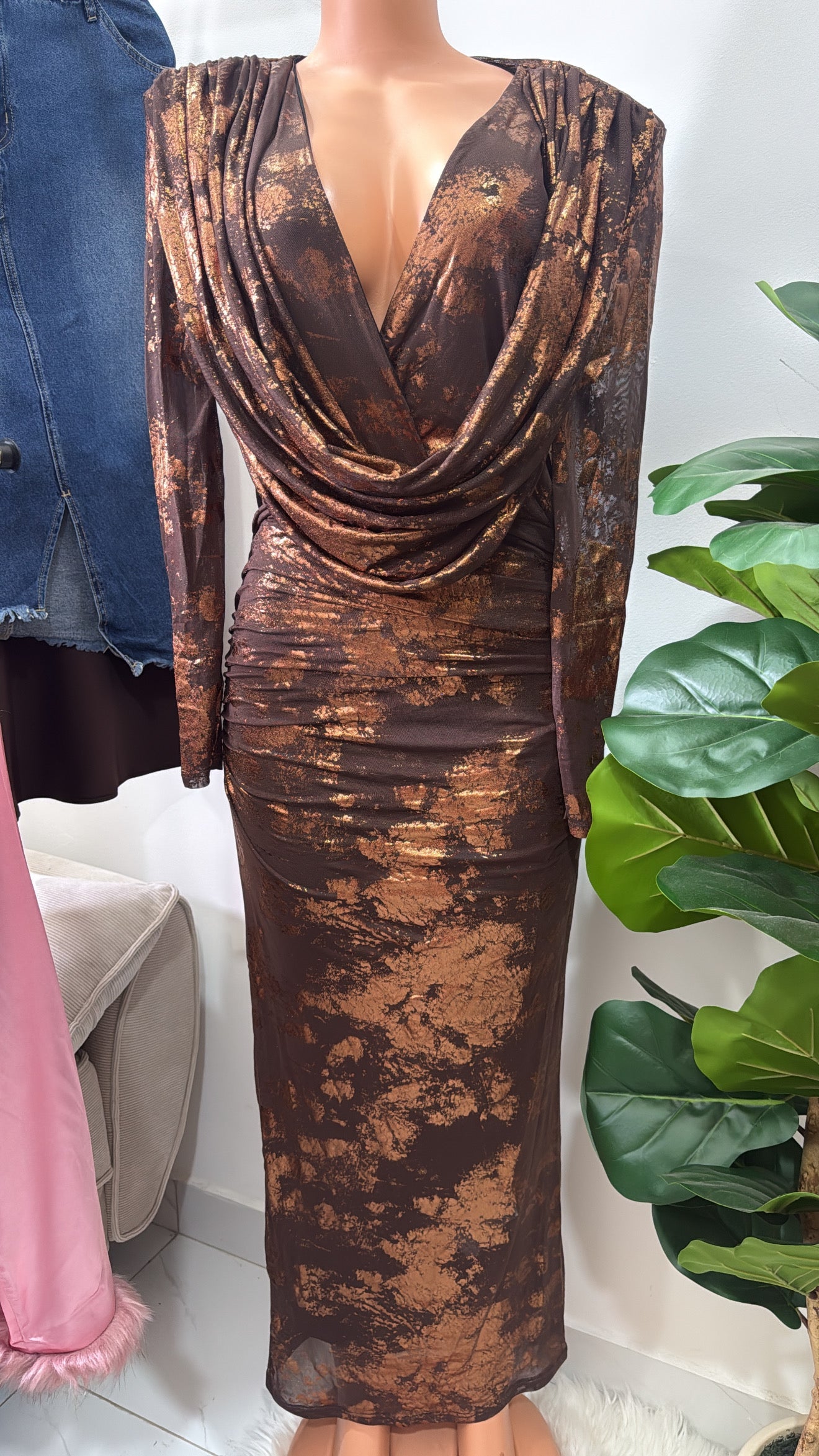 Silquee – Vestido Largo Elegante Metálico Dorado