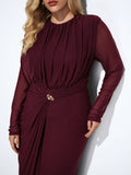Maija | Vestido Vino Talla Grande – Manga Larga con Decoración Metálica