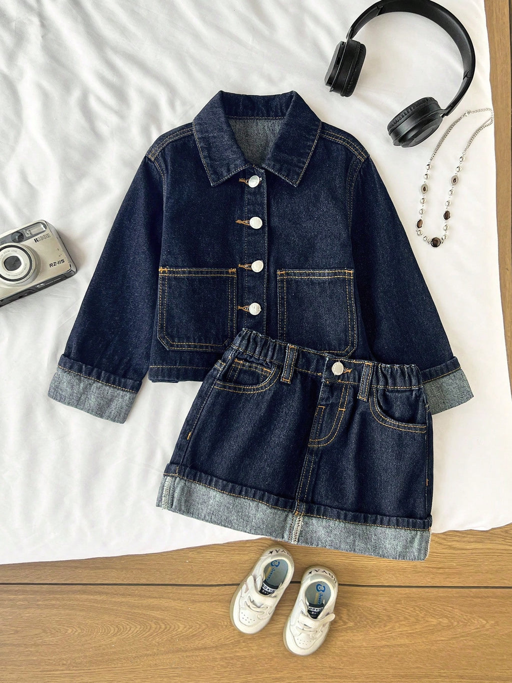 SHEIN Set de 2 piezas con chaqueta corta de mezclilla azul marino y minifalda para niña