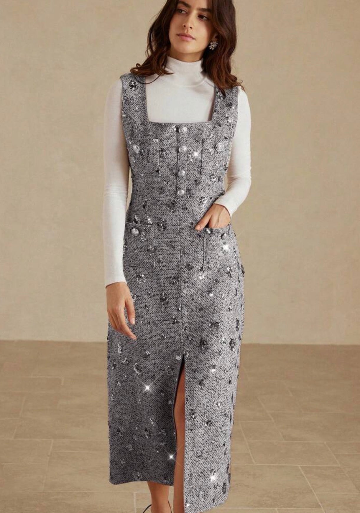 BELROSIE Vestido Tweed Gris con Lentejuelas y Botones Metálicos – Sin Mangas Elegante