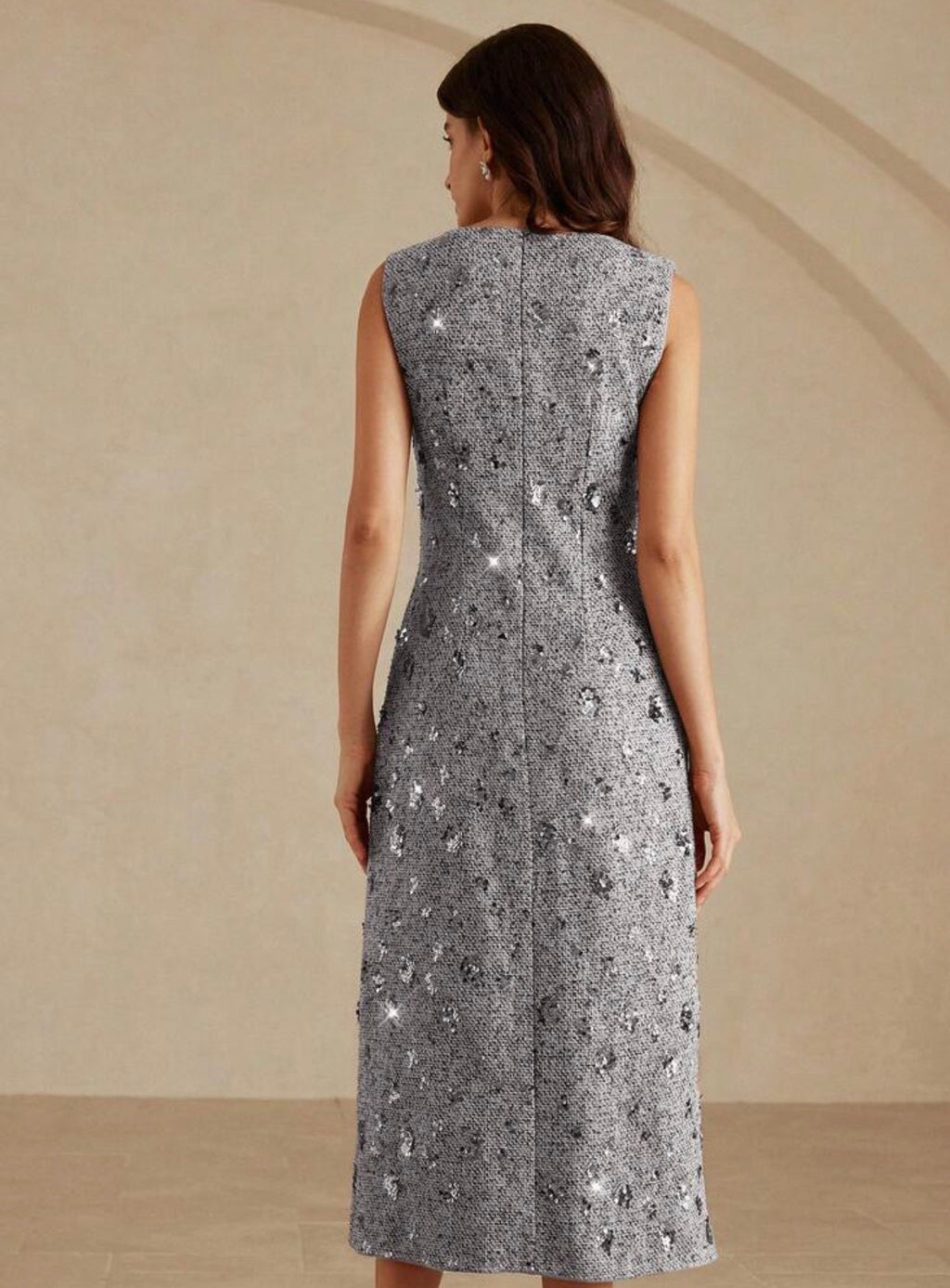 BELROSIE Vestido Tweed Gris con Lentejuelas y Botones Metálicos – Sin Mangas Elegante
