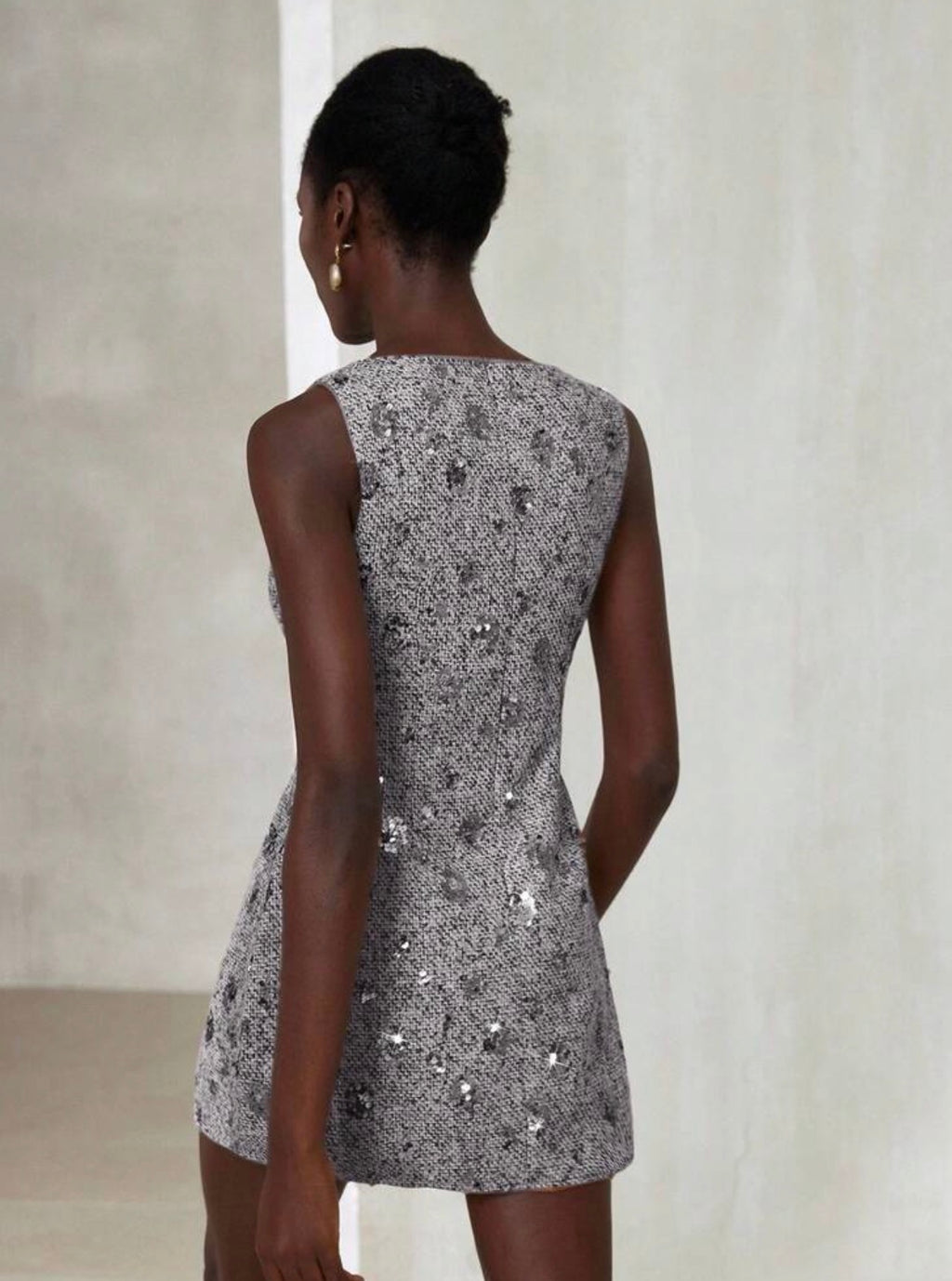 Aveloria Modichic Vestido Mini Tweed Gris con Lentejuelas 3D – Estilo Vintage Elegante