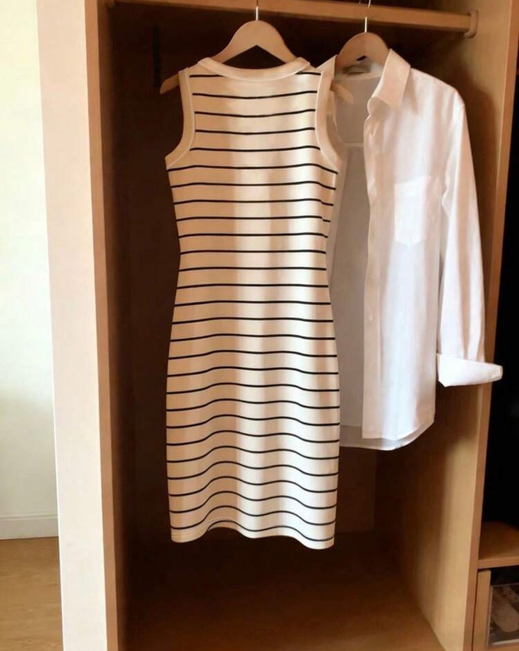 Resyla | Vestido Ajustado de Rayas Sin Mangas
