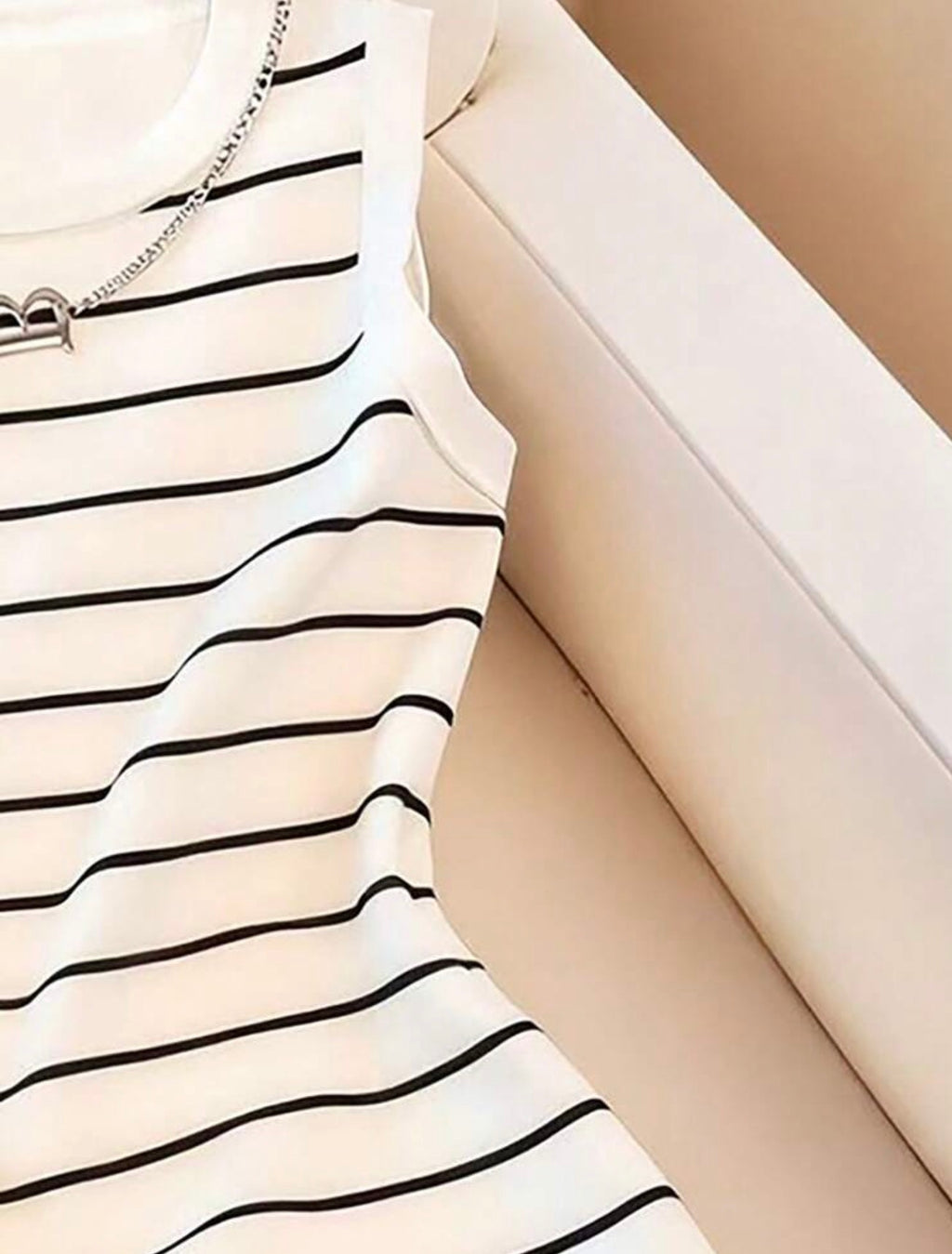 Resyla | Vestido Ajustado de Rayas Sin Mangas