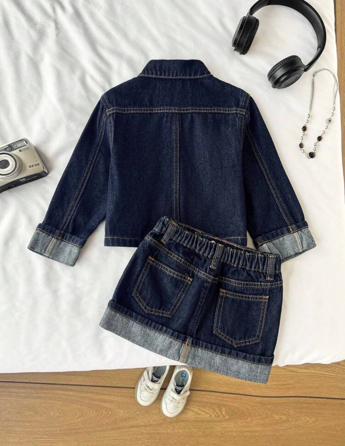 SHEIN Set de 2 piezas con chaqueta corta de mezclilla azul marino y minifalda para niña