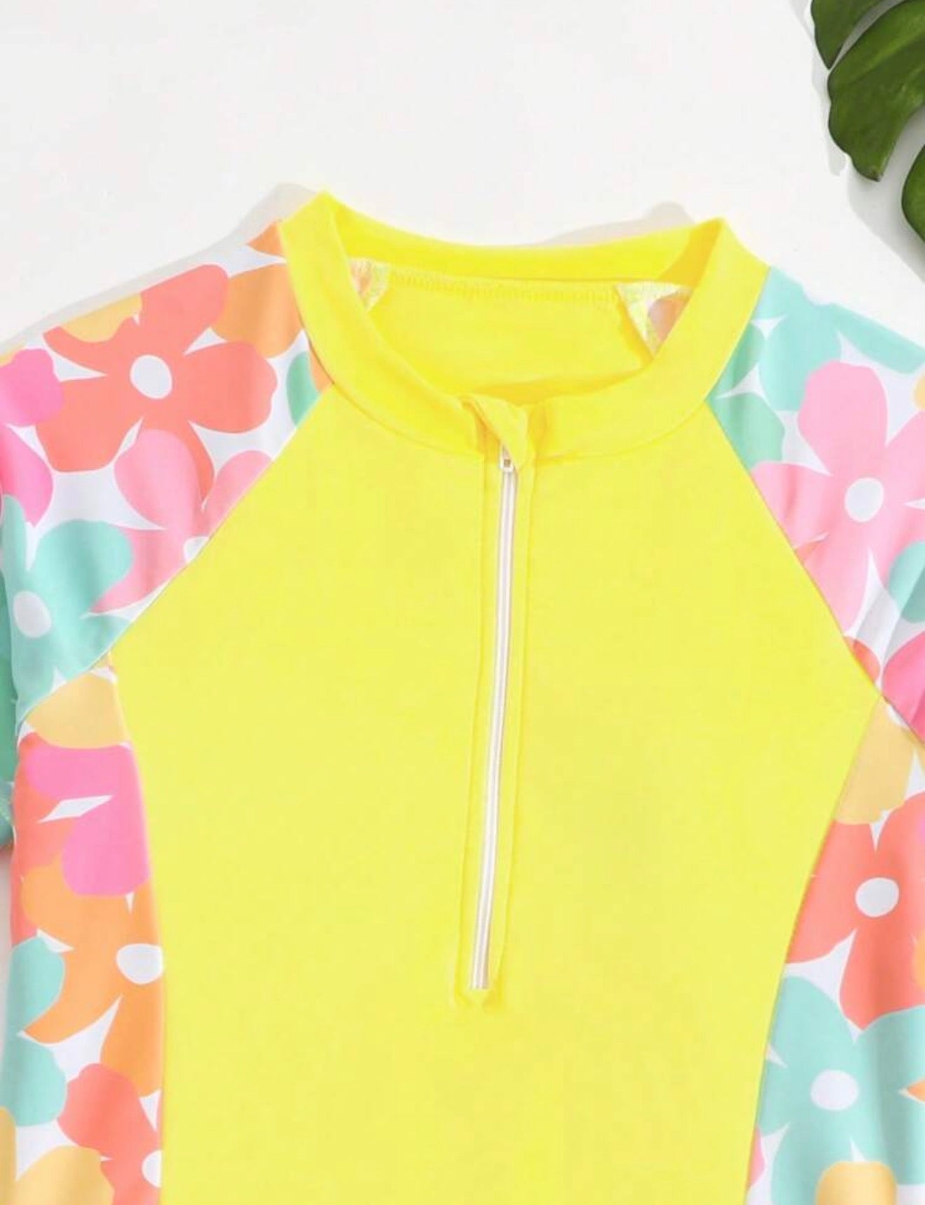 Conjunto de Baño Floral Top Raglan y Shorts para Niña