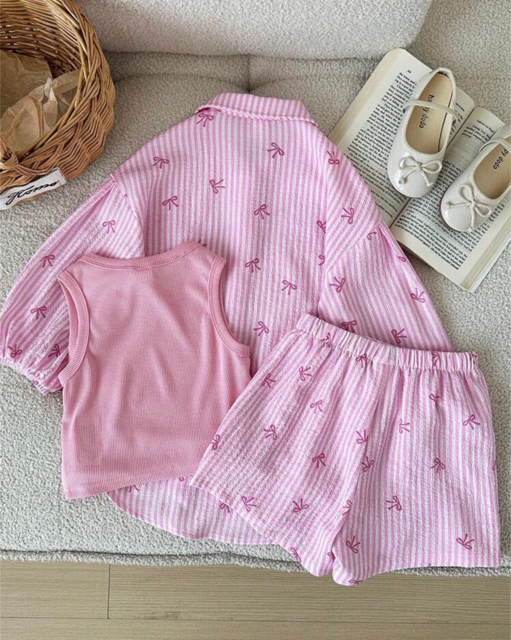 Conjunto 3 Piezas Rayas Rosa con Lazos: Camisa + Camisola + Shorts para Niña