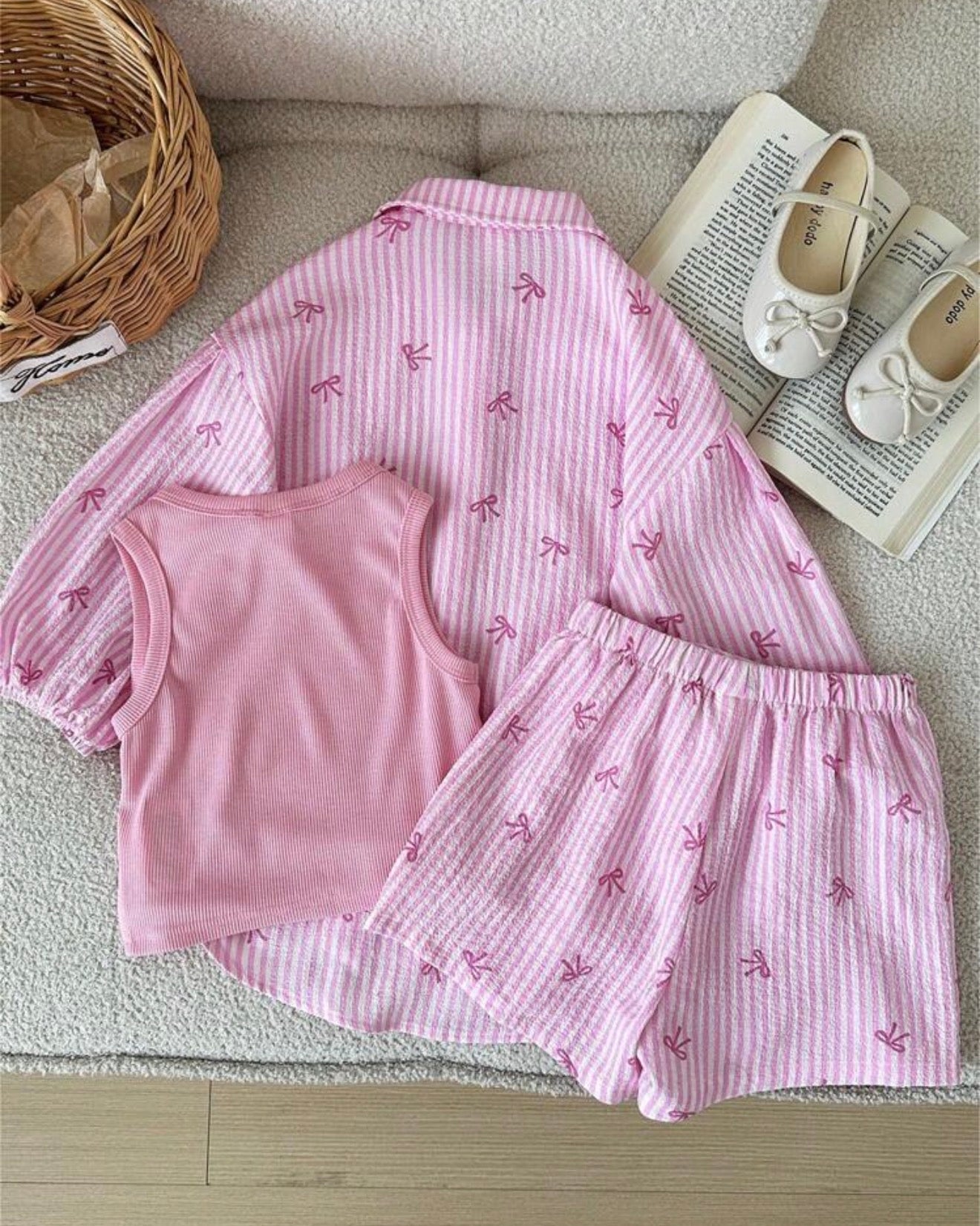 Conjunto 3 Piezas Rayas Rosa con Lazos: Camisa + Camisola + Shorts para Niña