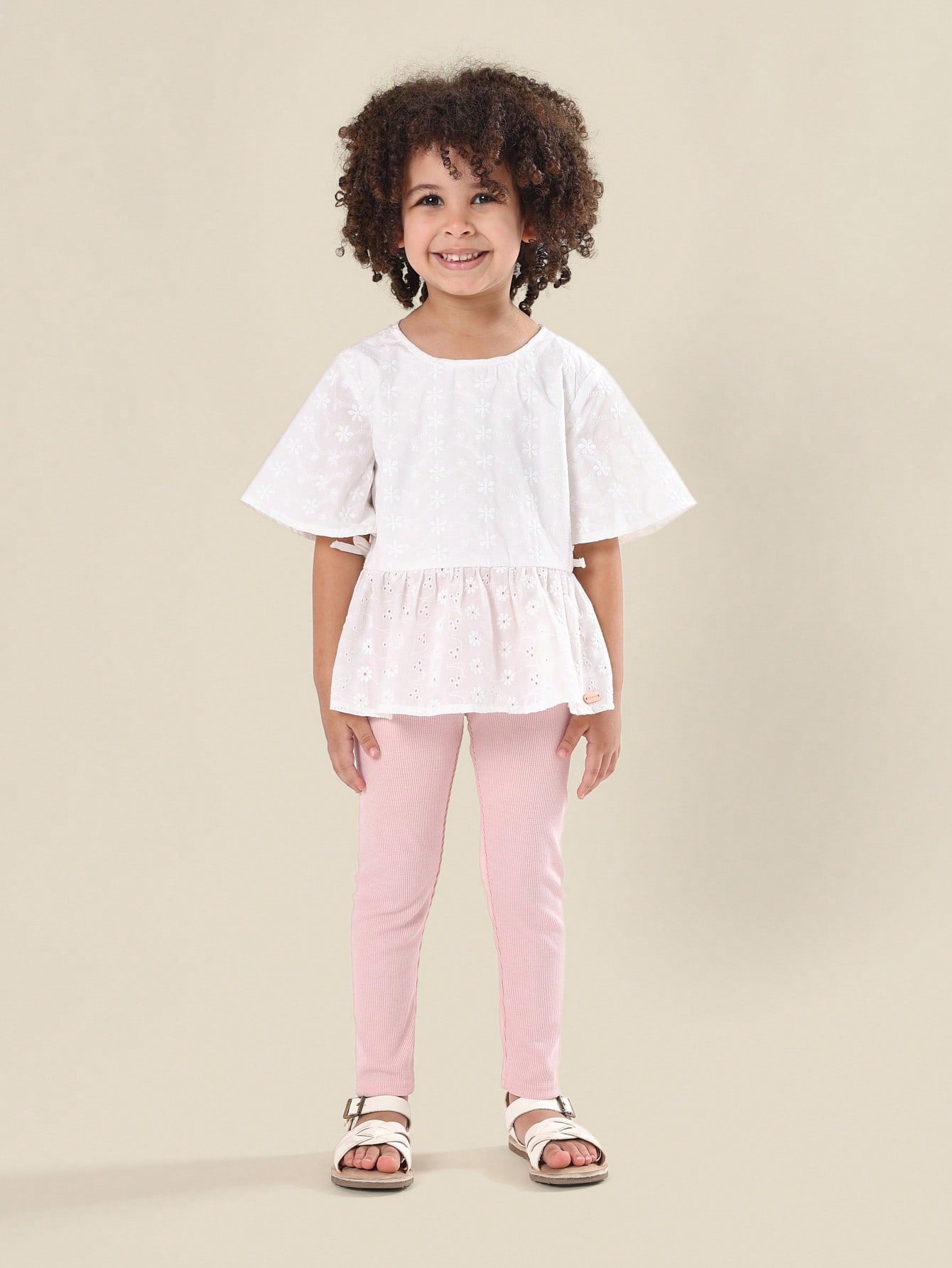 Blusa Niña Manga Corta con Volante y Bordado Ojal – SUMWON