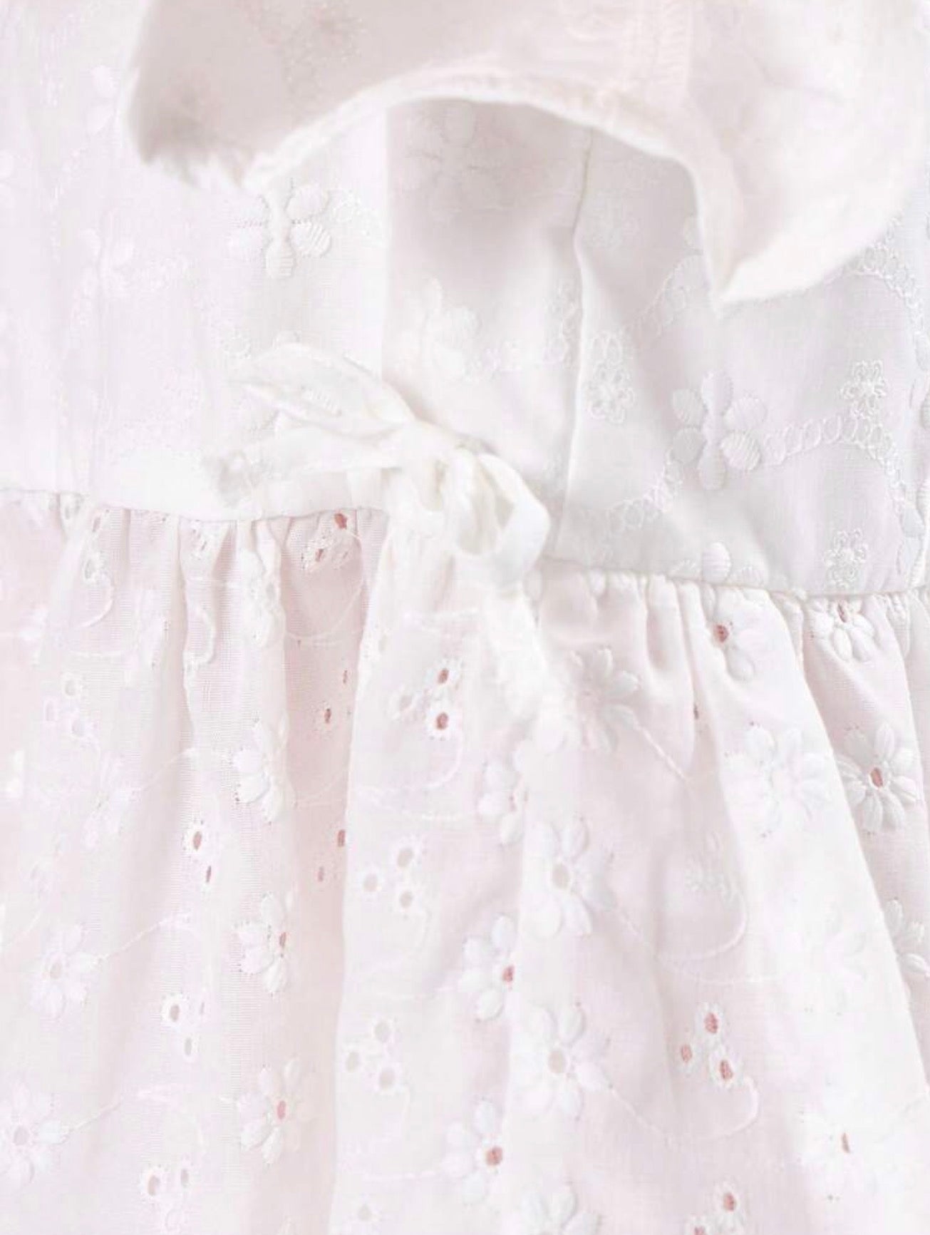 Blusa Niña Manga Corta con Volante y Bordado Ojal – SUMWON