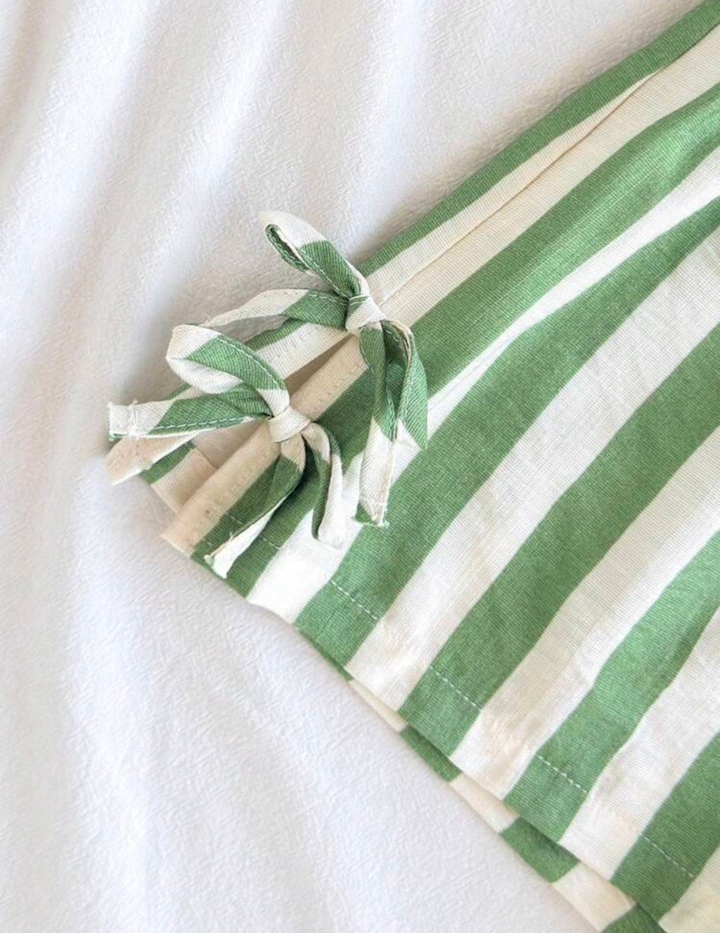 Conjunto 2 Piezas Top con Moño y Short a Rayas Verde Niña
