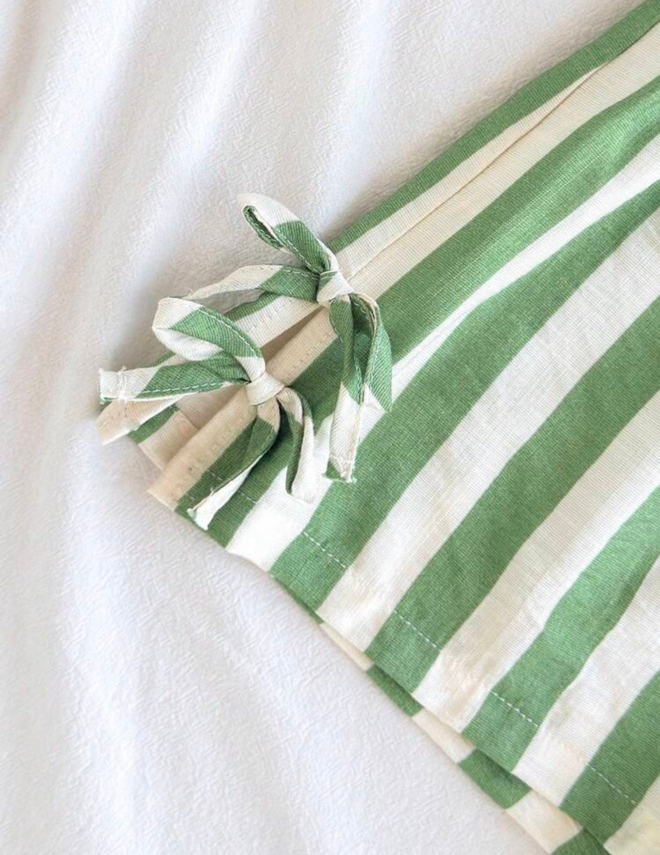 Conjunto 2 Piezas Top con Moño y Short a Rayas Verde Niña