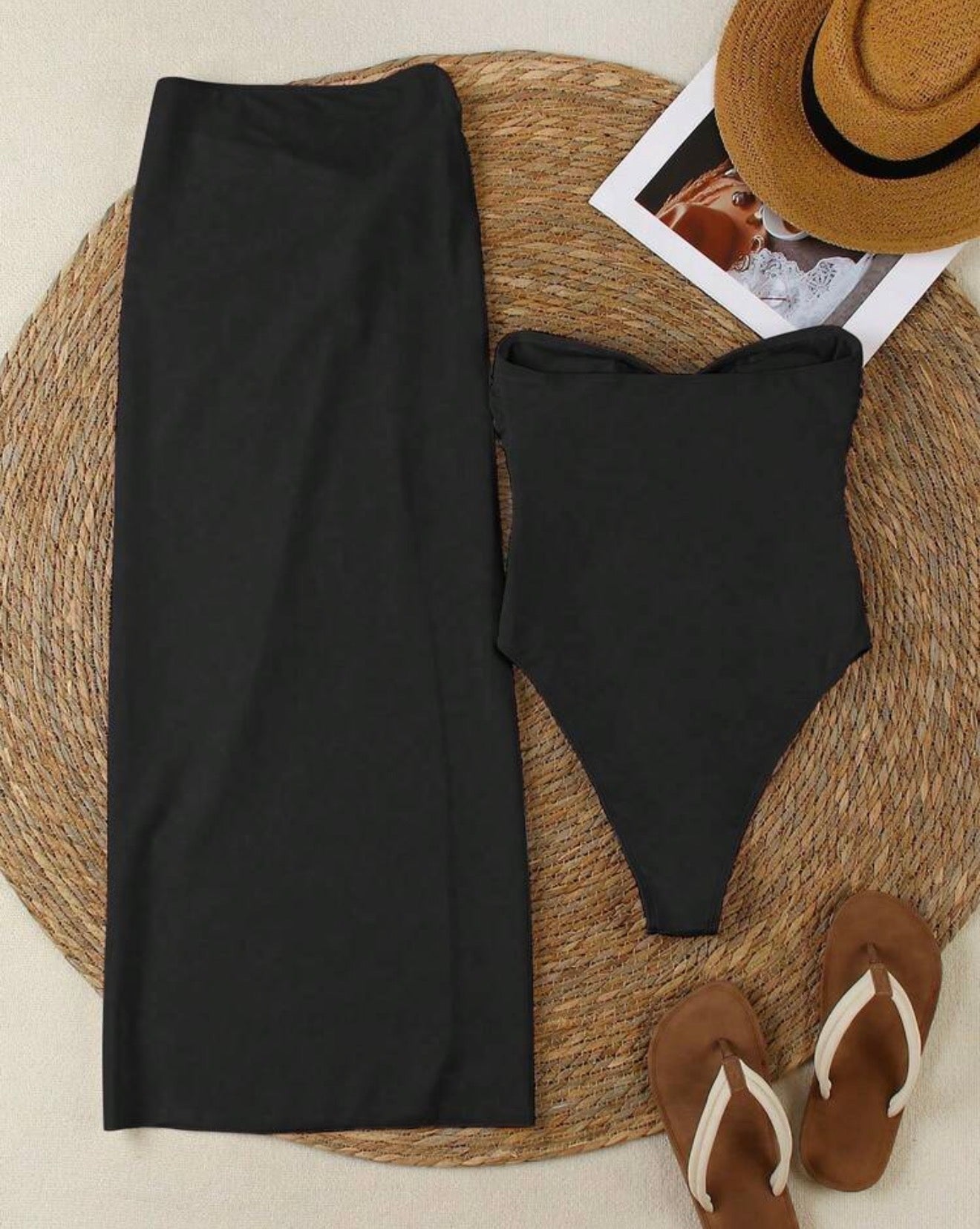 Nuevo conjunto de traje de baño de una pieza con escote bandeau y falda de cobertura, elegante y sexy, color negro con diseño calado