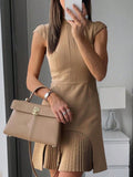 Vestido Mini Beige con Falda Plisada – Cuello Alto