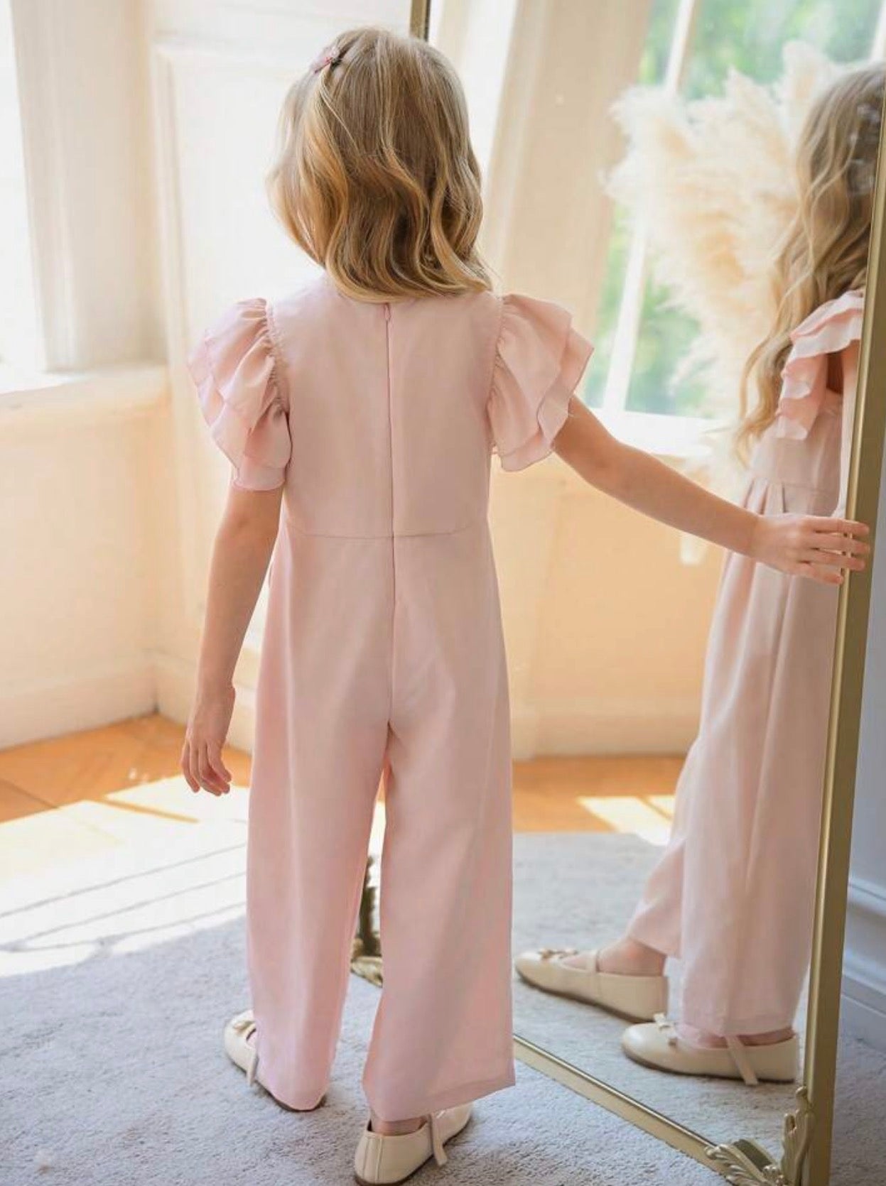 Mono Entallado Rosa con Volantes para Niña – Cuello en V