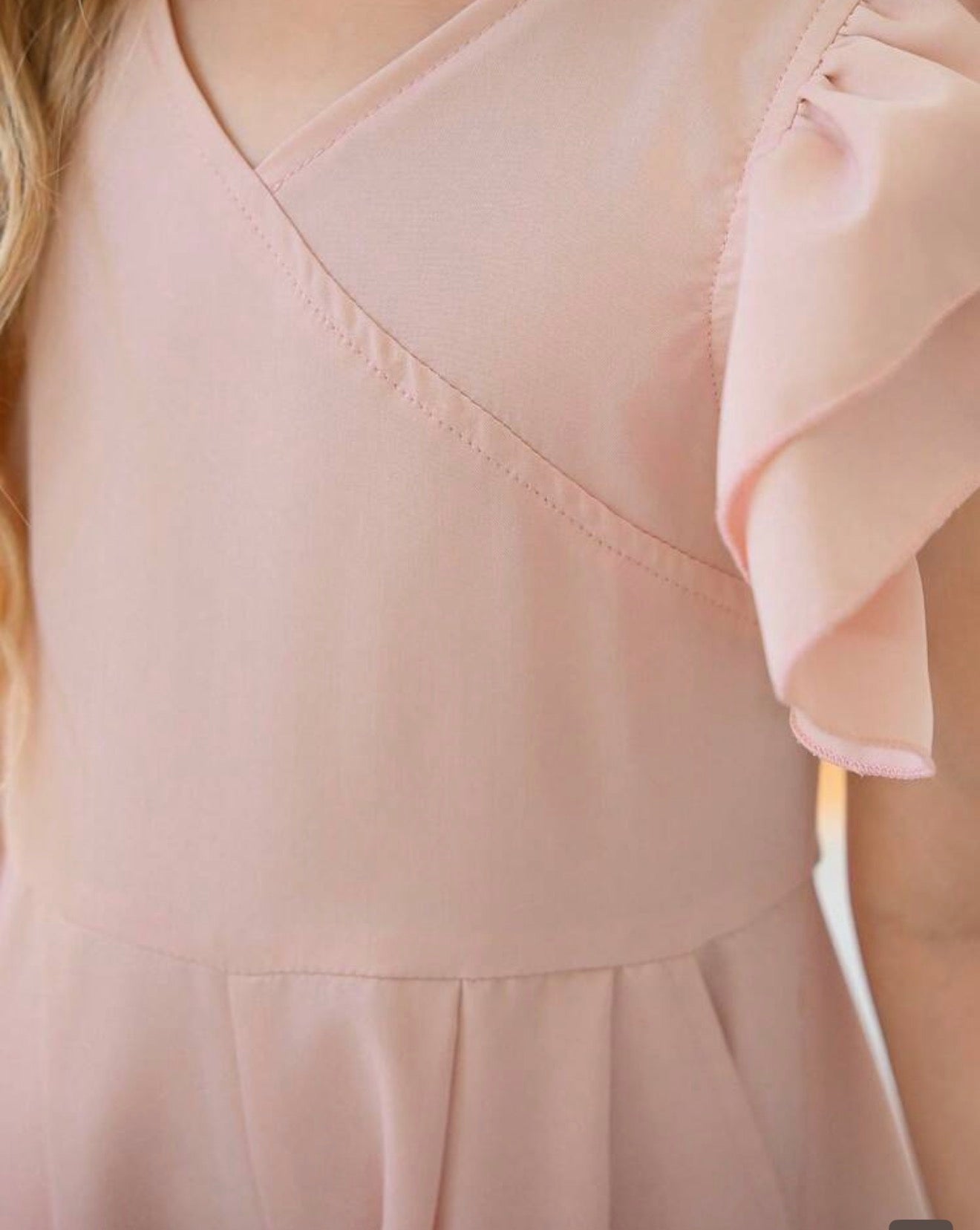 Mono Entallado Rosa con Volantes para Niña – Cuello en V