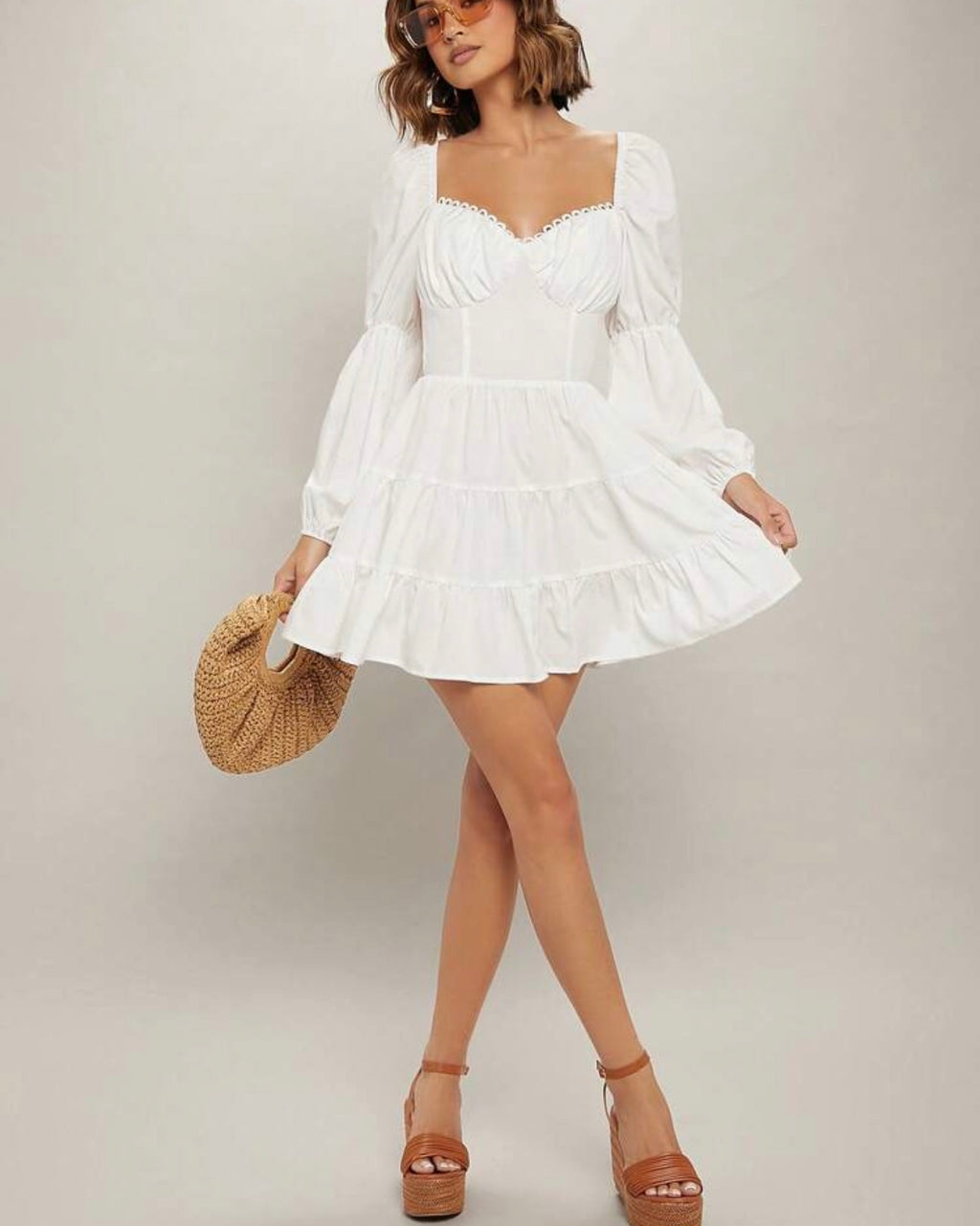Vestido Blanco con Mangas Farol, Volantes y Sin Espalda