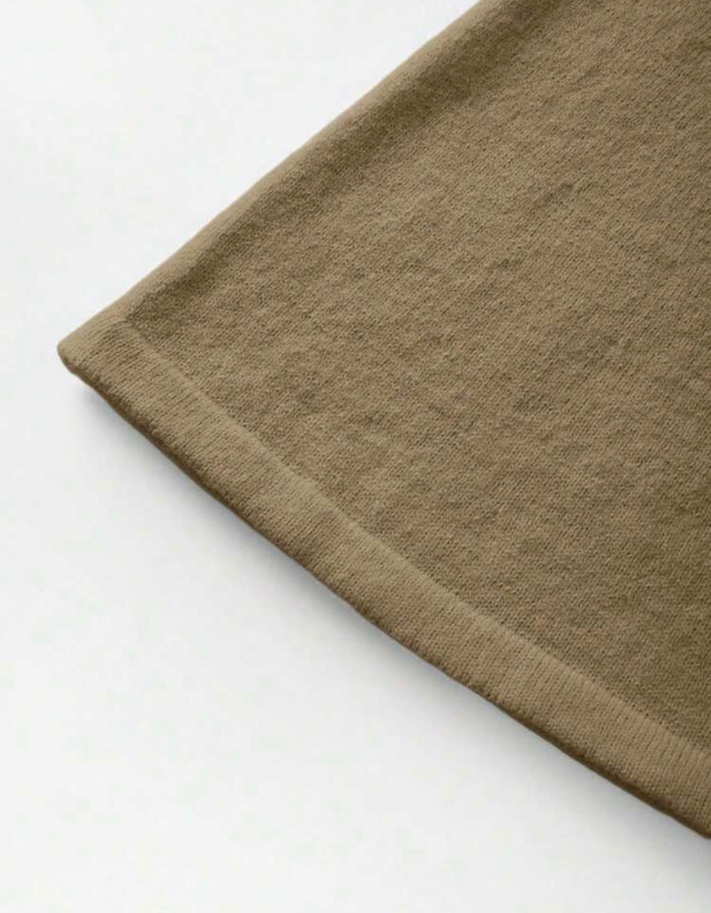 Detalle tejido vestido caqui