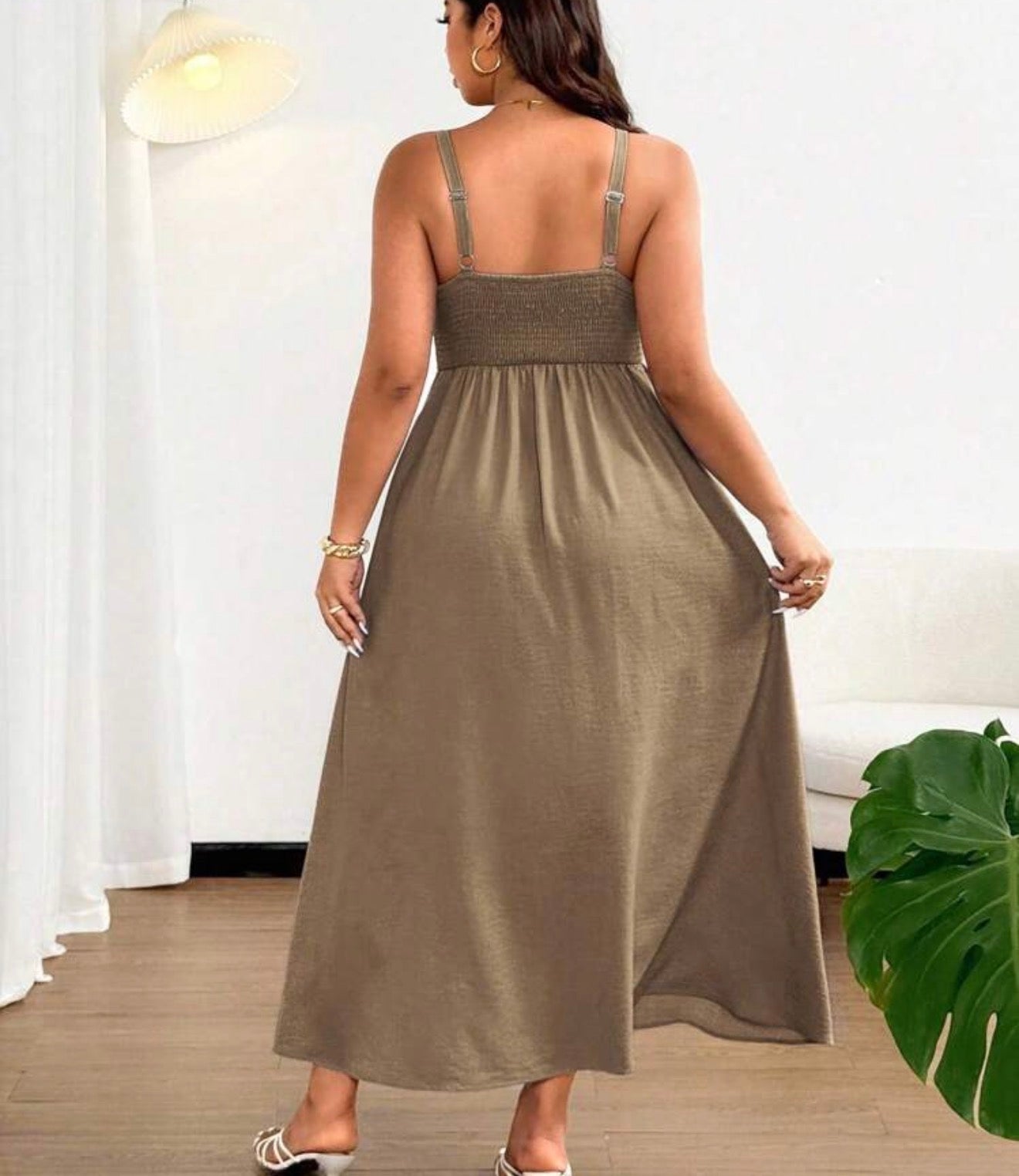 Vestido maxi caqui - vista trasera espalda elástica