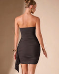 Vestido tubo strapless fruncido - vista frontal