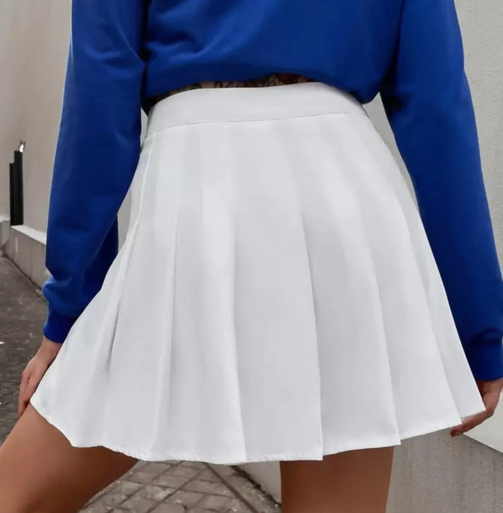 Falda plisada blanca línea A - vista lateral con detalle de plisado