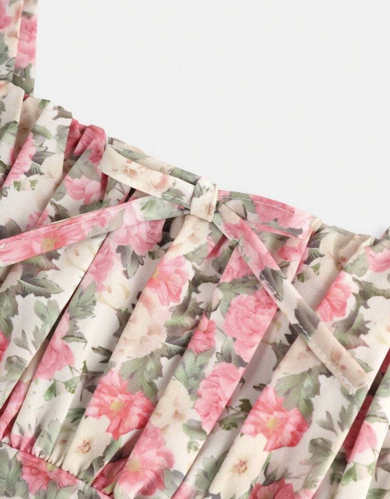 Girlism Vestido Floral Rosa con Busto Fruncido - Dulce y Coquette
