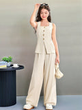 Conjunto beige top sin mangas con botones dorados y pantalón recto - vista frontal