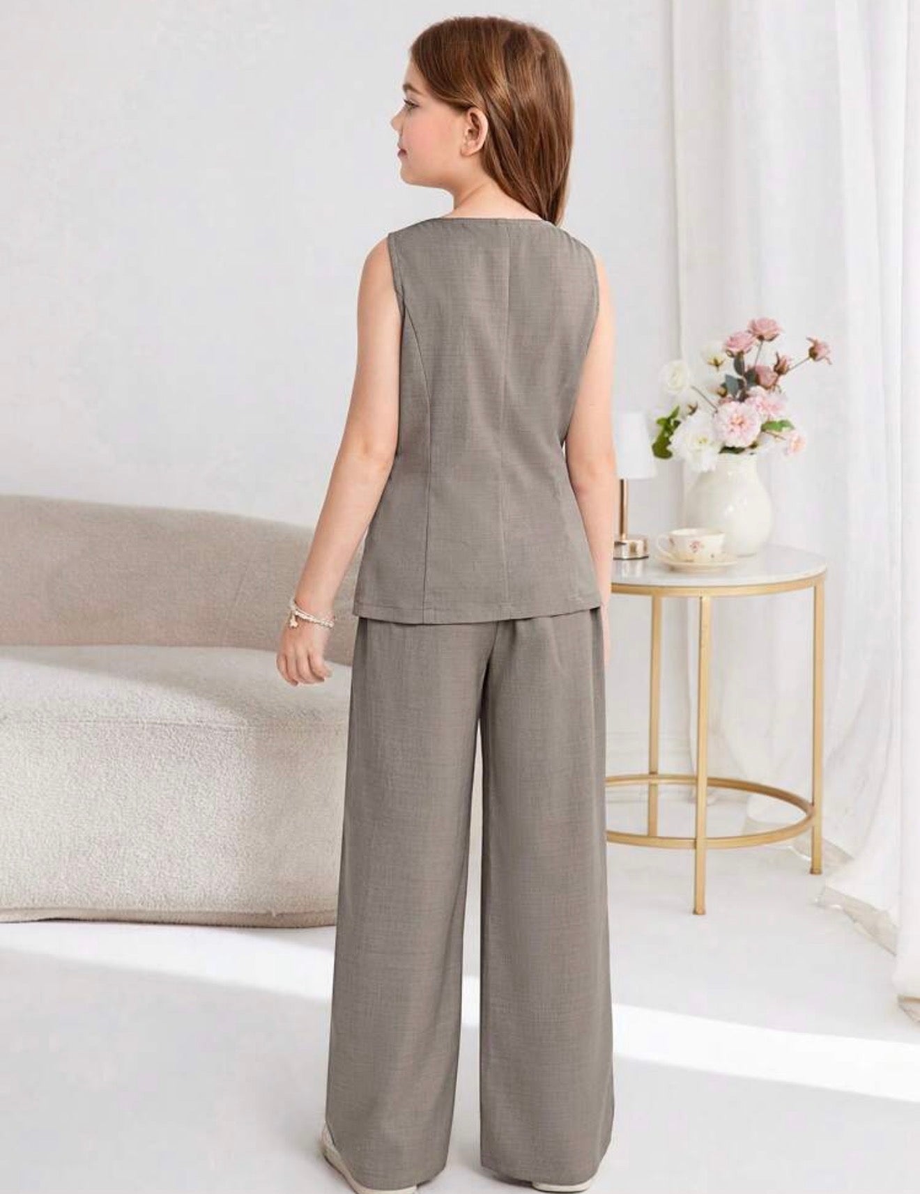 Conjunto Nina: Top Sin Mangas Cuello Redondo y Pantalon Recto Casual