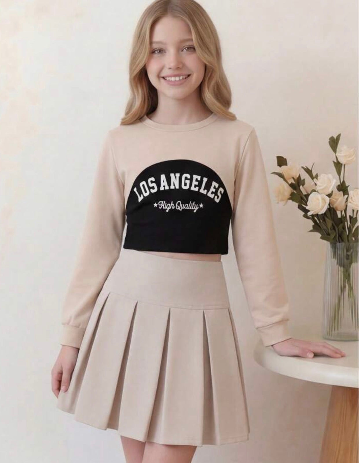 Set 3 piezas nina sudadera chal camiseta Los Angeles y falda plisada - modelo
