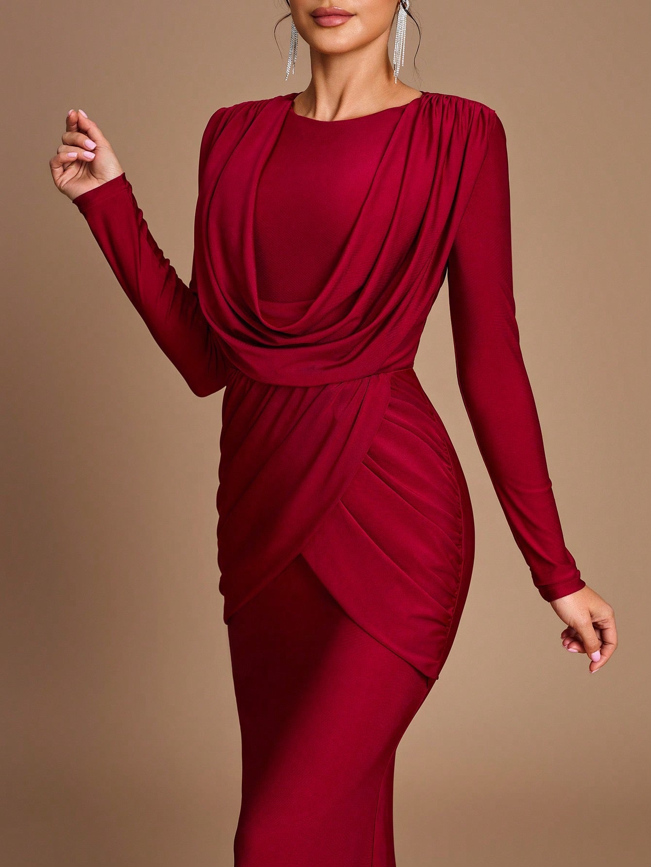 Vestido sirena largo rojo - vista trasera