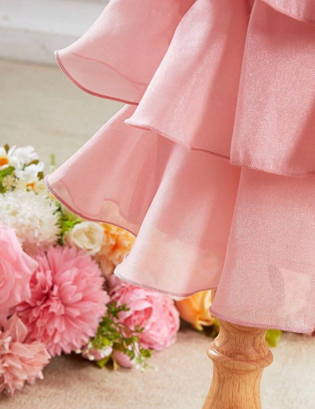 Vestido organza rosa niña - detalle de volantes