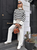 Conjunto jersey rayas y pantalones tejidos - vista frontal