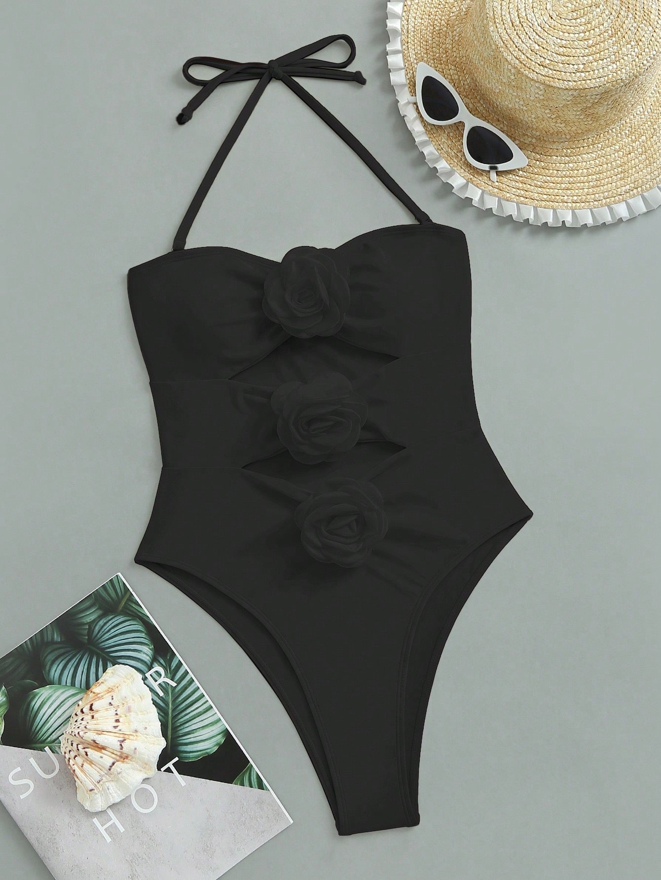 Detalle inferior del traje de baño negro
