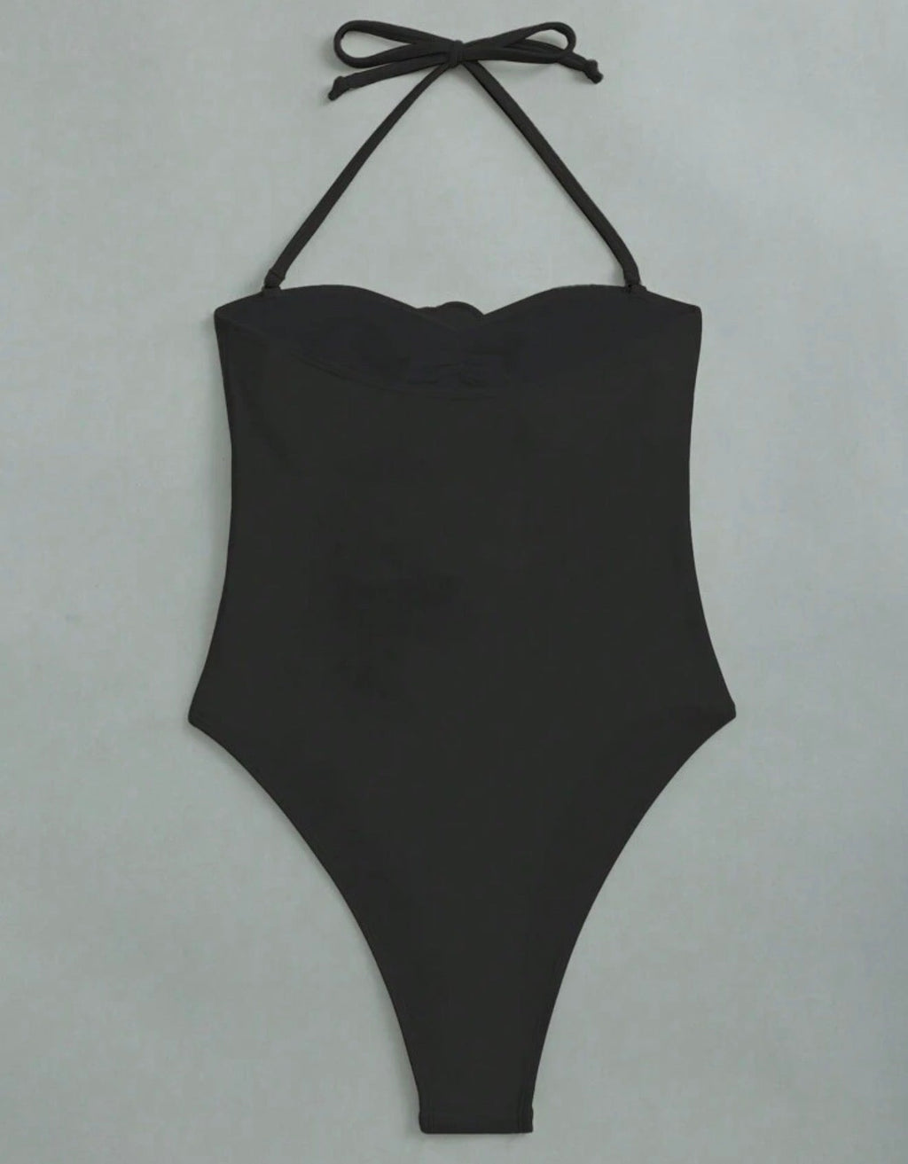 Traje de baño negro halter vista frontal