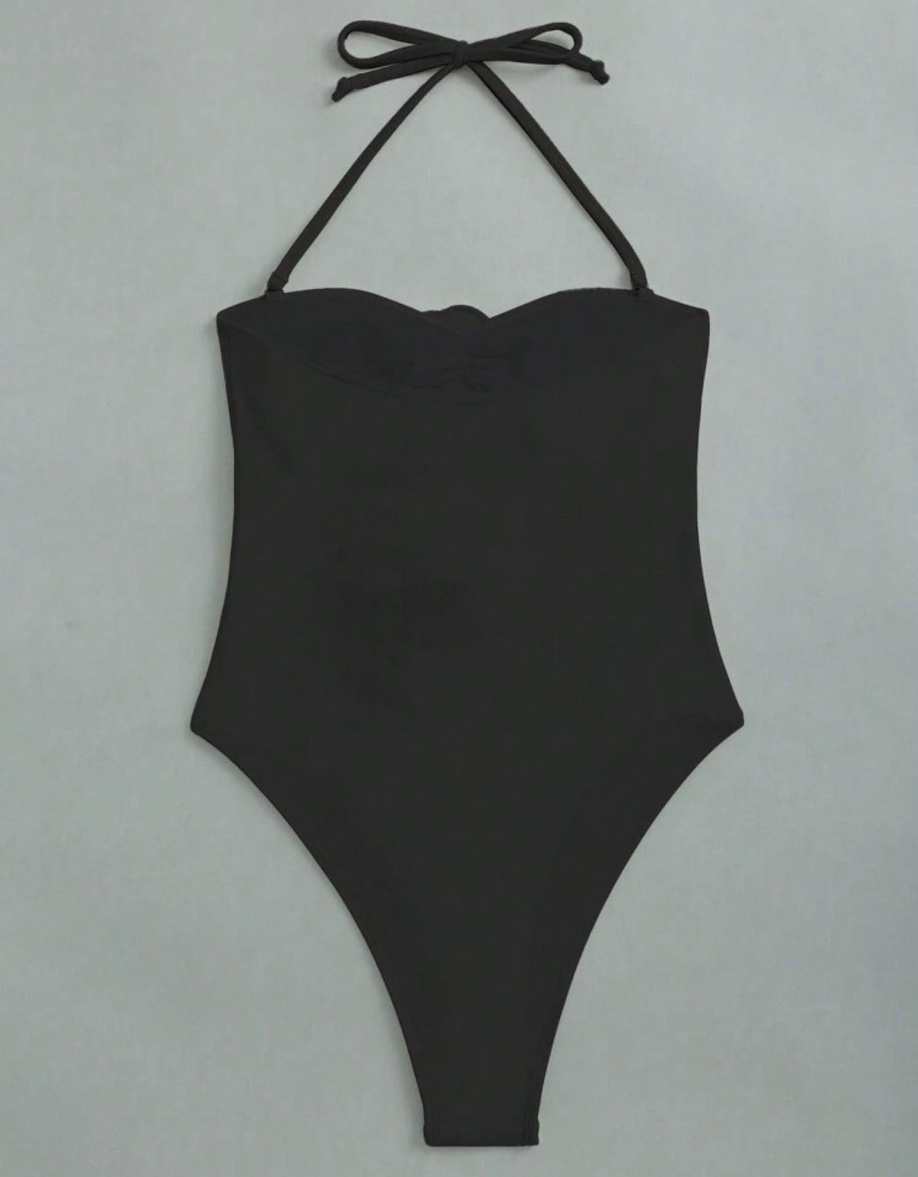 Traje de baño negro halter vista frontal