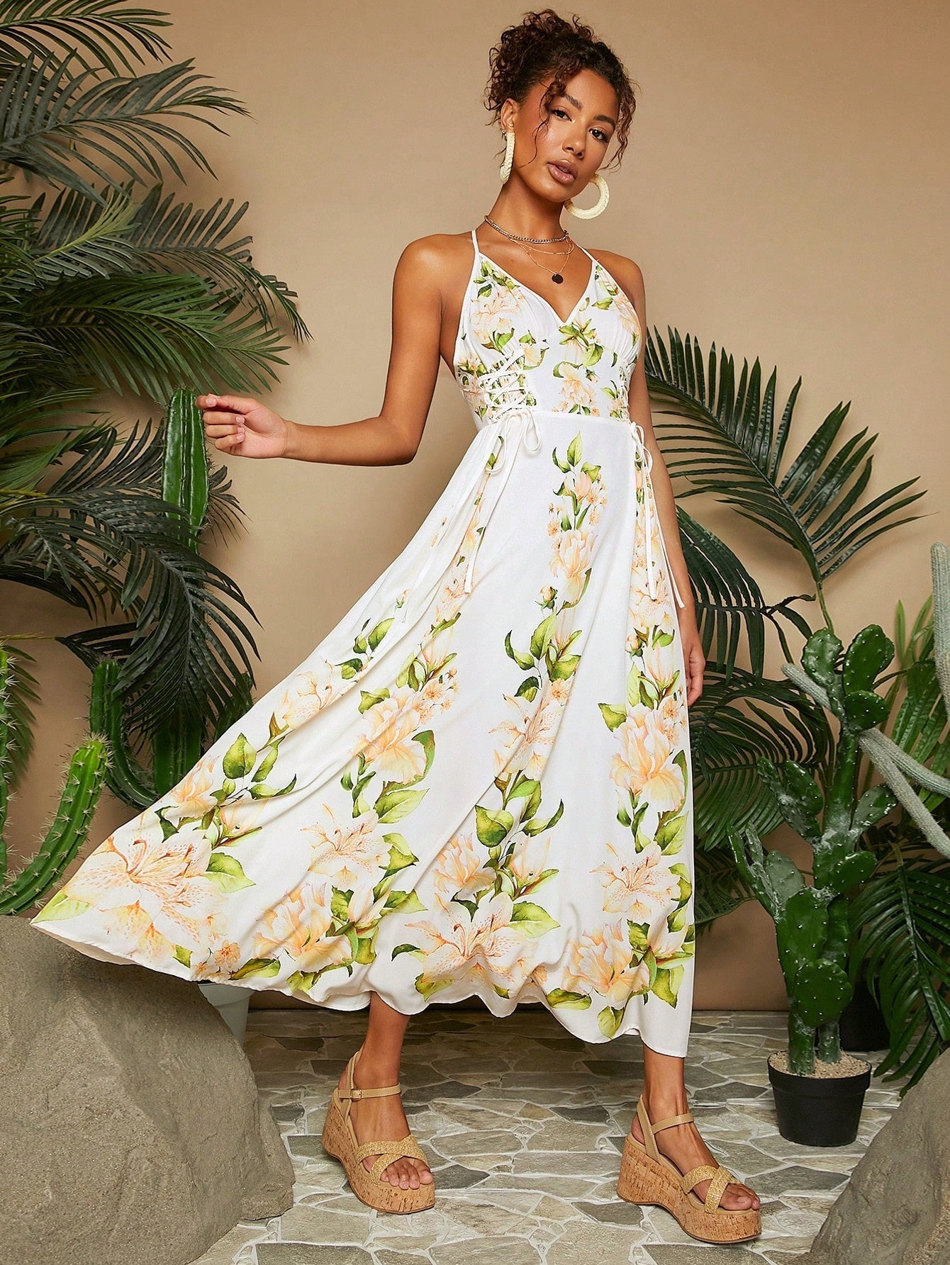 Vestido maxi floral blanco vista frontal con corset en cintura